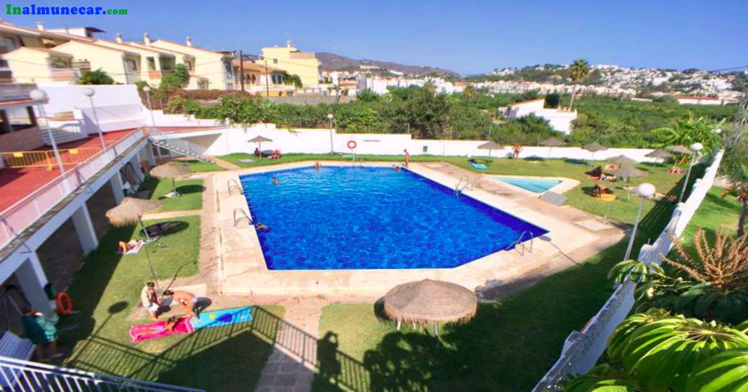 Apartment for sale in Almuñecar with swimming pool and communal parking