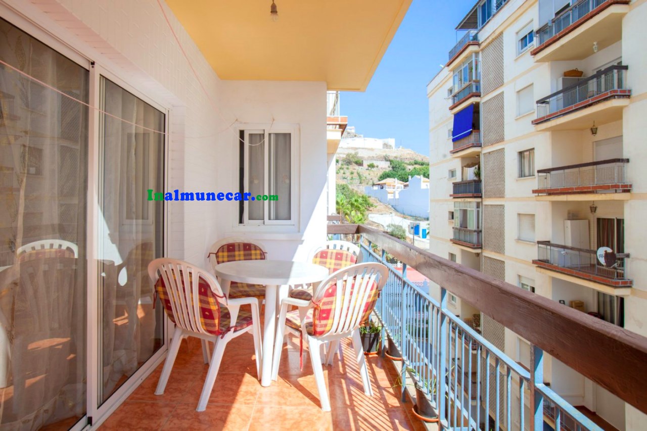 Apartment for sale in Almuñecar with swimming pool and communal parking