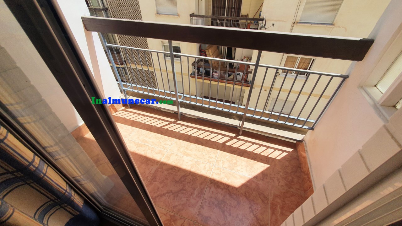 Appartement à vendre à Almuñecar avec piscine et parking commun