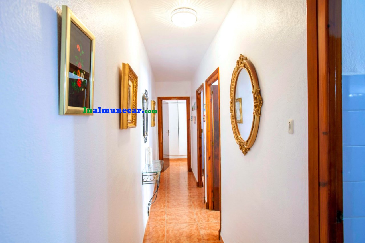 Apartment for sale in Almuñecar with swimming pool and communal parking