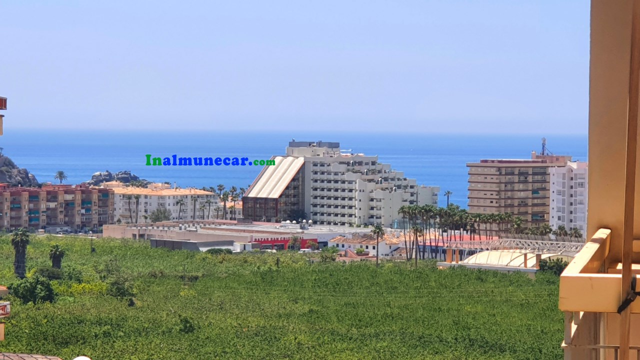 Apartment for sale in Almuñecar with swimming pool and communal parking