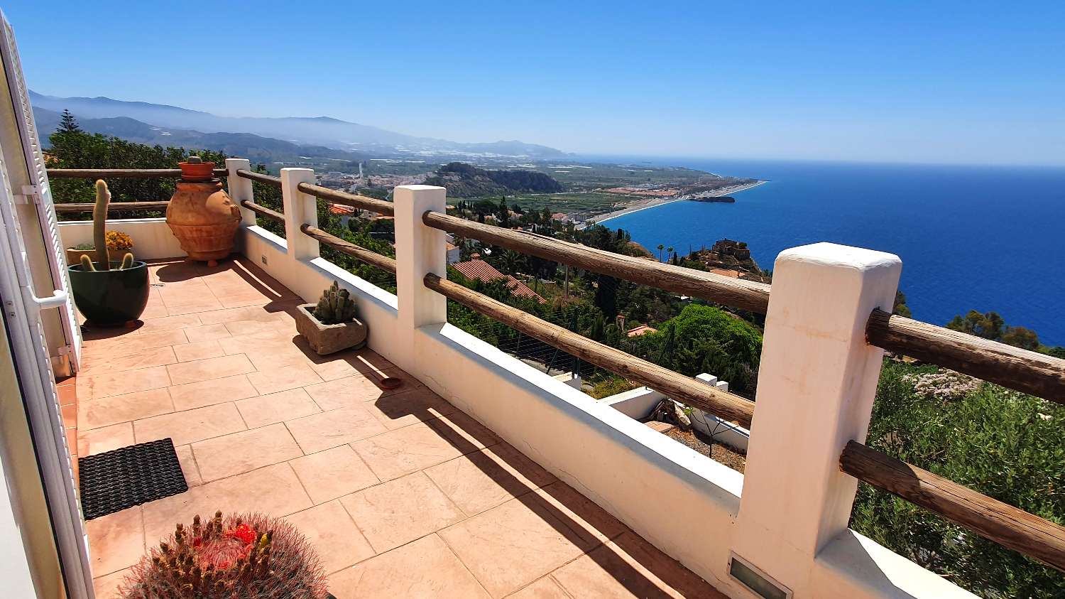 Villa for sale in Monte los Almendros - El Pargo - Costa Aguilera (Salobreña)