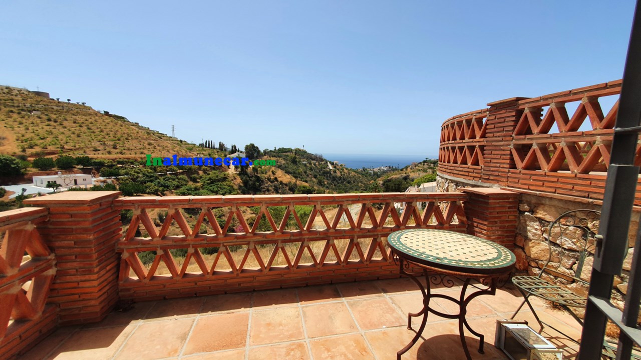 Country villa for sale located in the Bay of La Herradura, Costa Tropical, Andalusia.