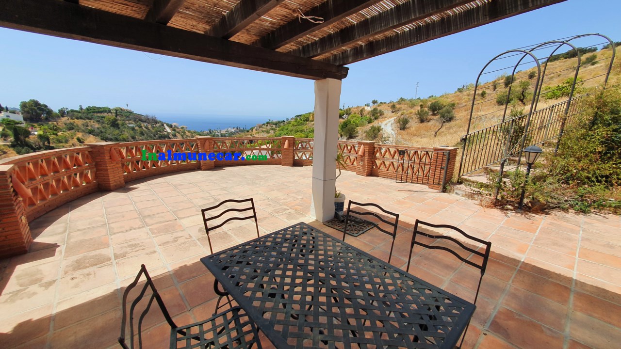 Country villa for sale located in the Bay of La Herradura, Costa Tropical, Andalusia.