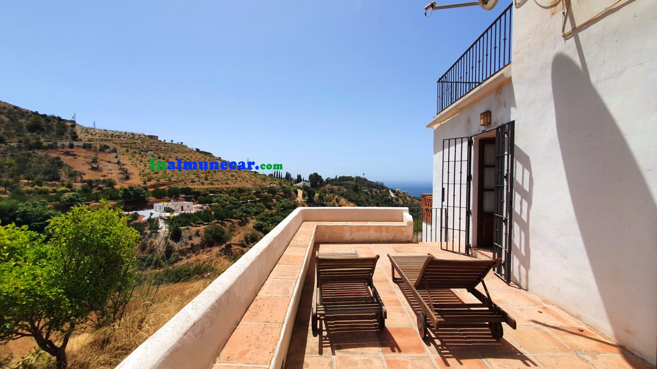 Country villa for sale located in the Bay of La Herradura, Costa Tropical, Andalusia.