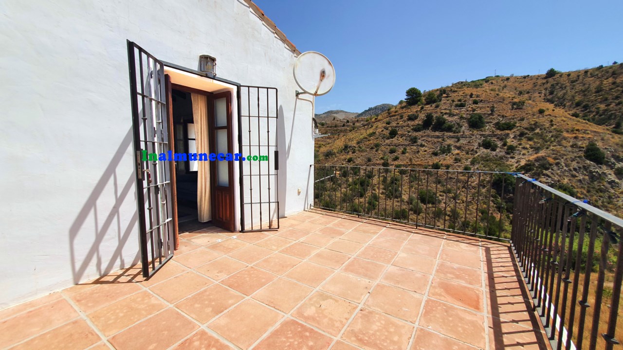 Country villa for sale located in the Bay of La Herradura, Costa Tropical, Andalusia.