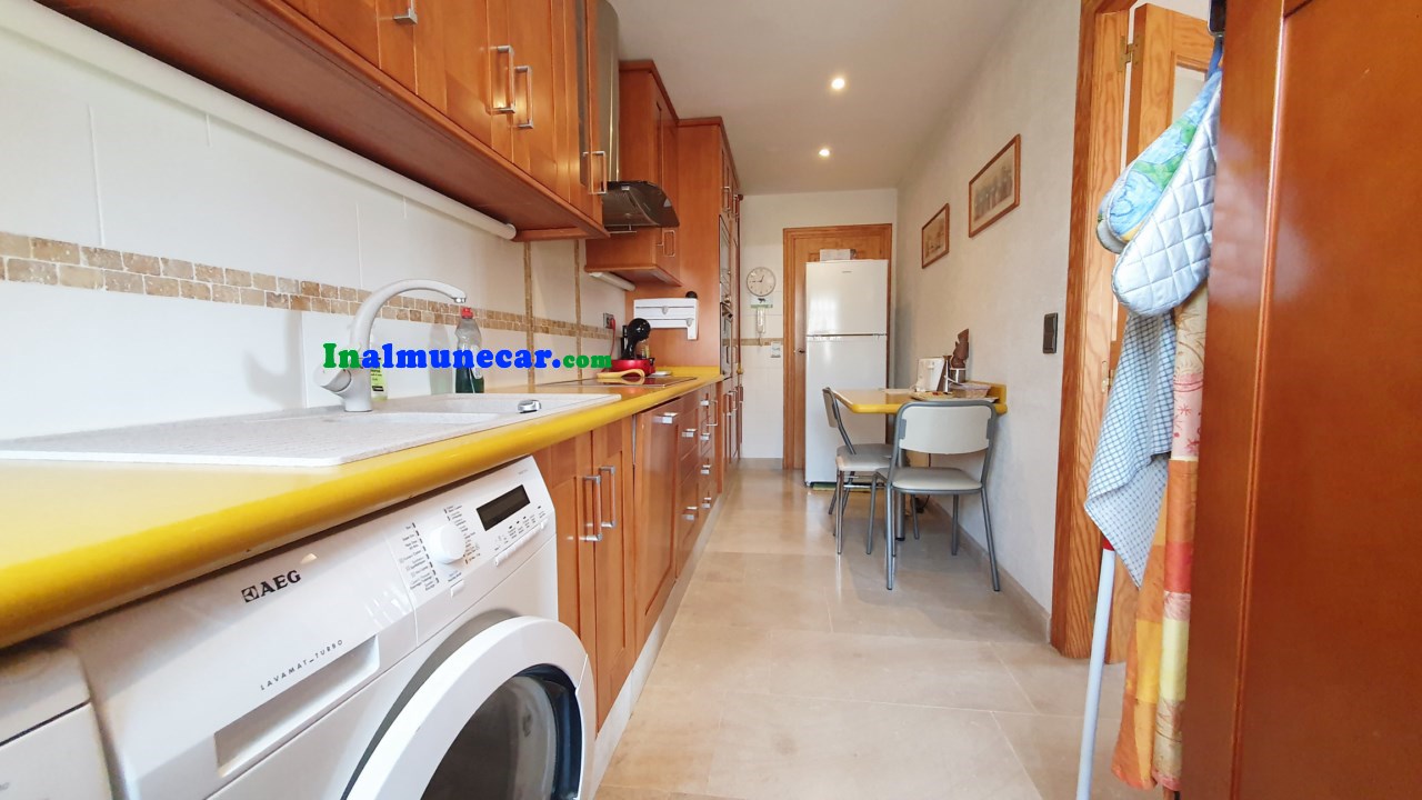 Luxury apartment for sale in Almuñecar with closed garage.