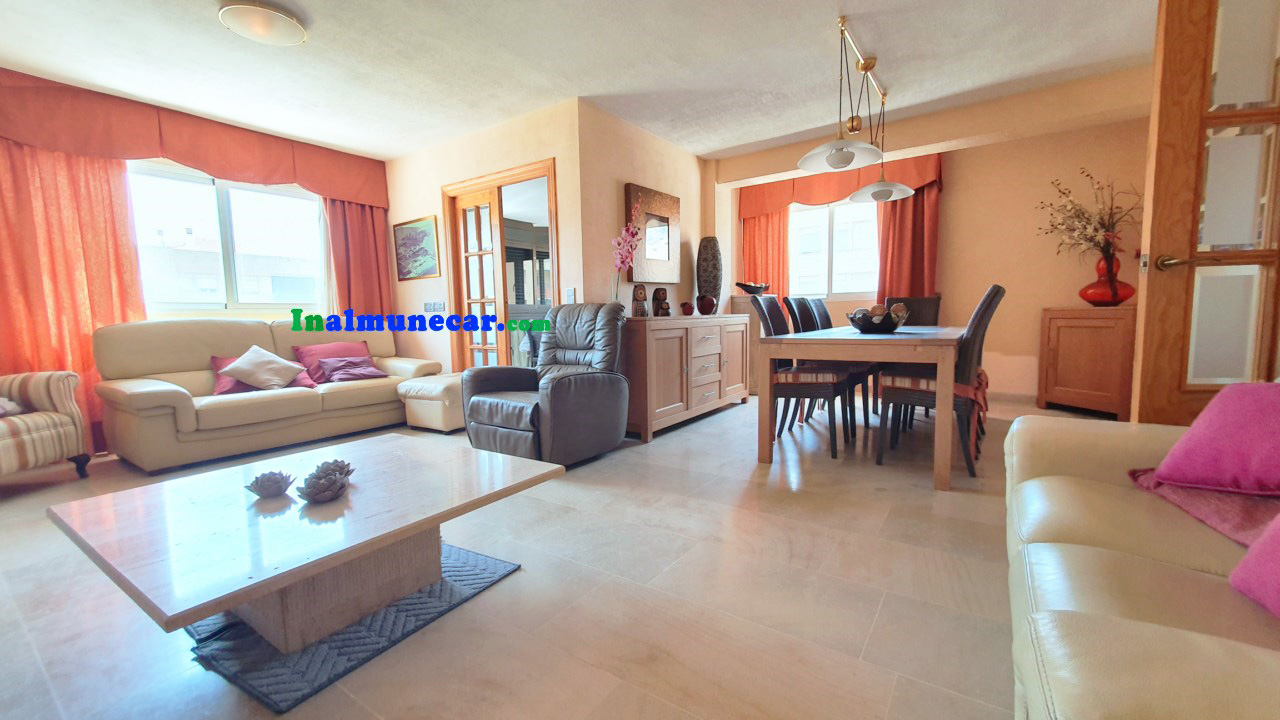 Luxury apartment for sale in Almuñecar with closed garage.