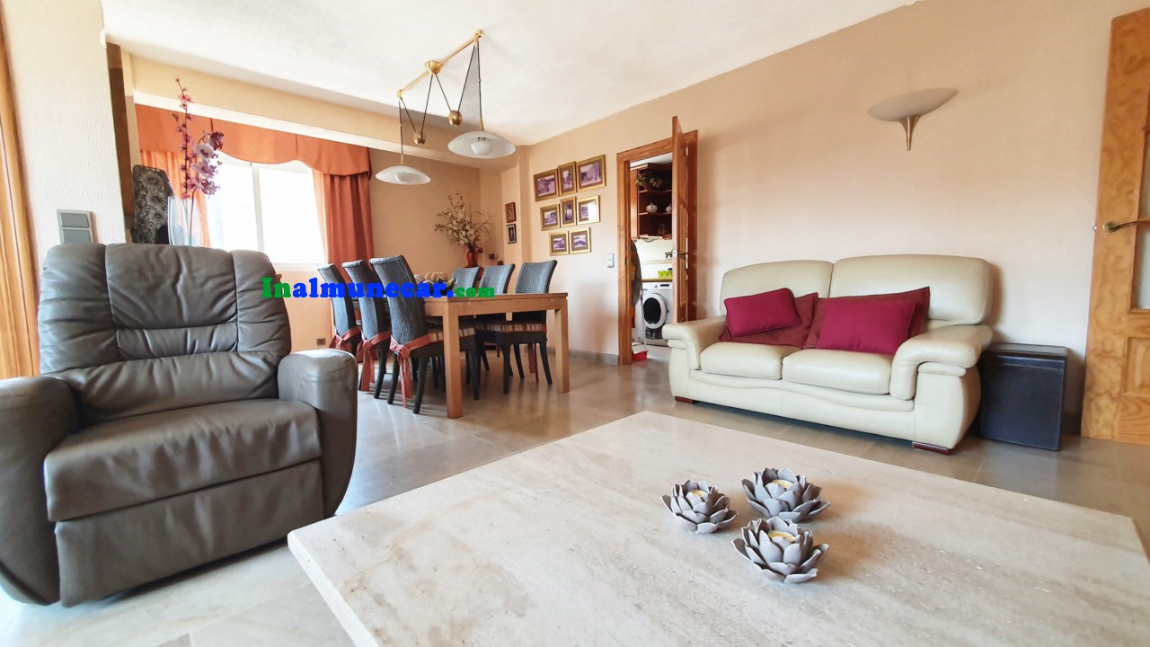 Luxury apartment for sale in Almuñecar with closed garage.