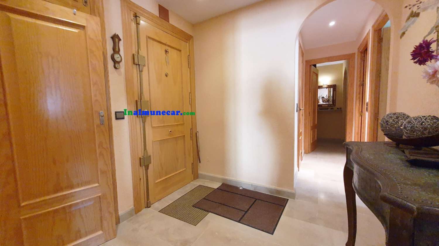 Luxury apartment for sale in Almuñecar with closed garage.