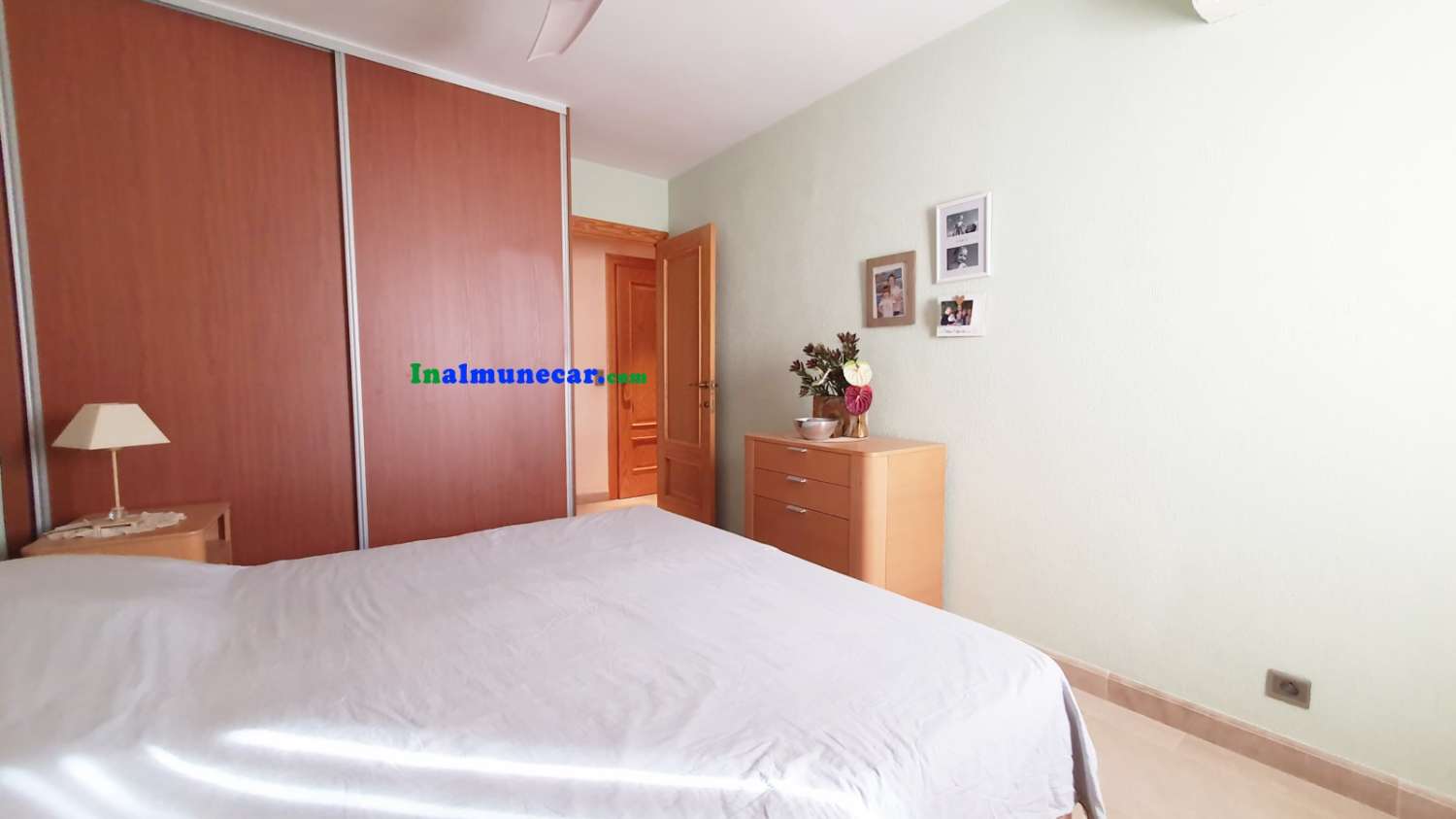 Luxury apartment for sale in Almuñecar with closed garage.