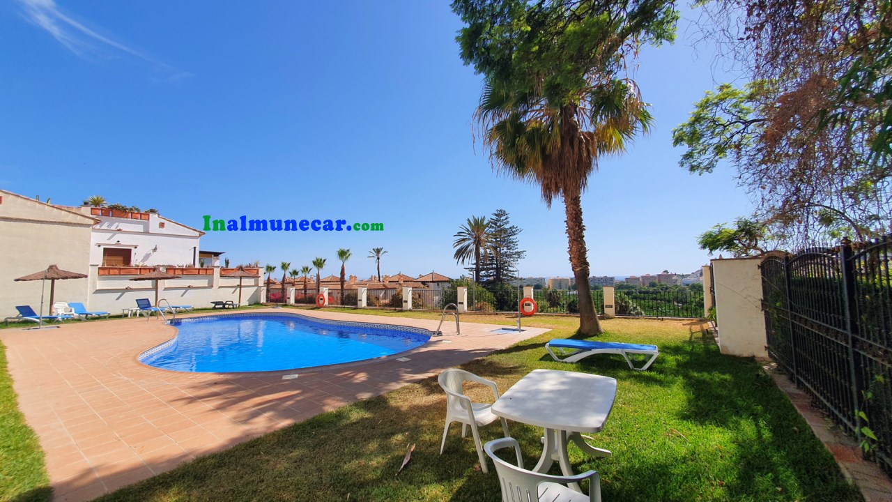 Apartment for sale in Almuñecar, with communal pool, parking space and an amazing terrace