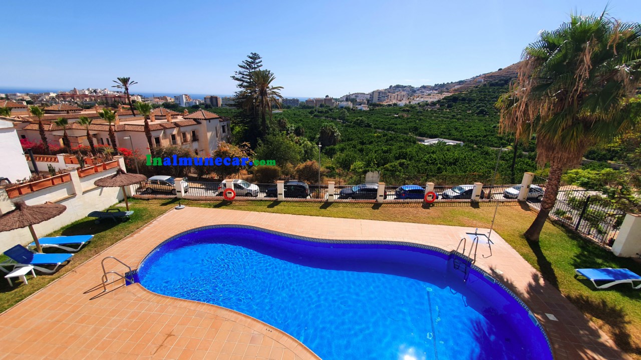 Apartment for sale in Almuñecar, with communal pool, parking space and an amazing terrace