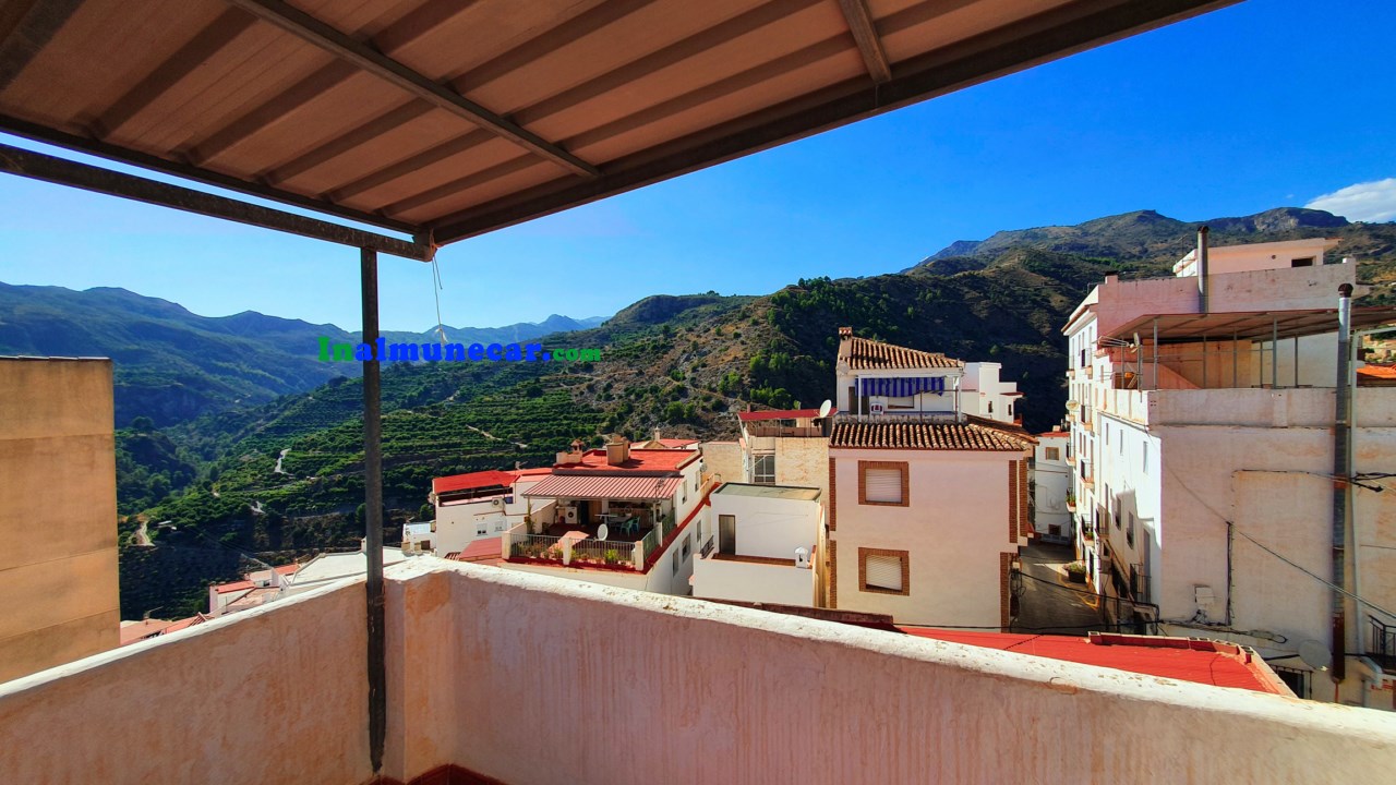 Ausgezeichnetes Haus zum Verkauf im schönen Dorf Otivar, Granada.