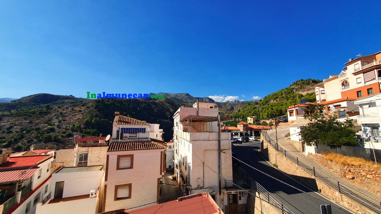 Utmärkt hus till salu i den vackra byn Otivar, Granada.