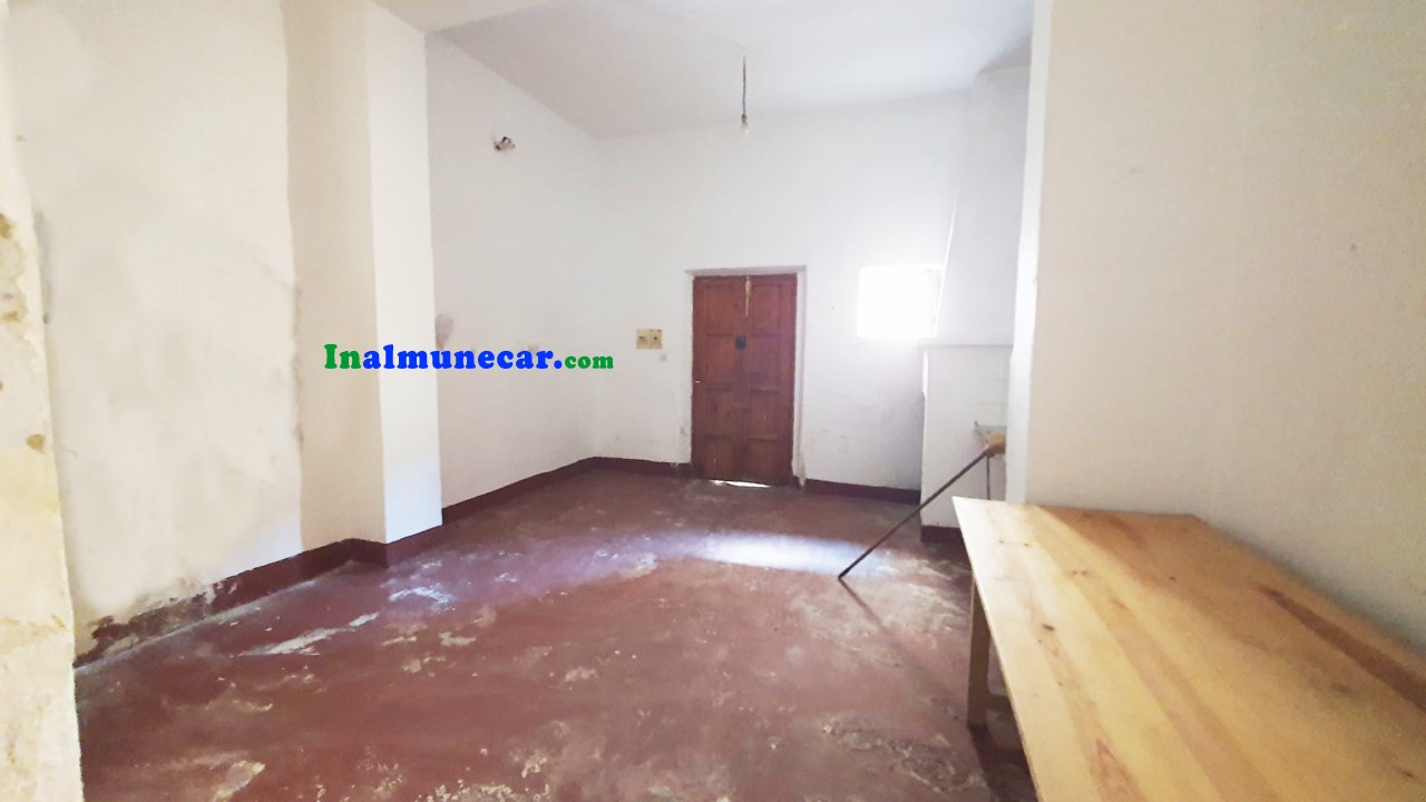 Excelente casa en venta en el bonito pueblo de Otivar, Granada.