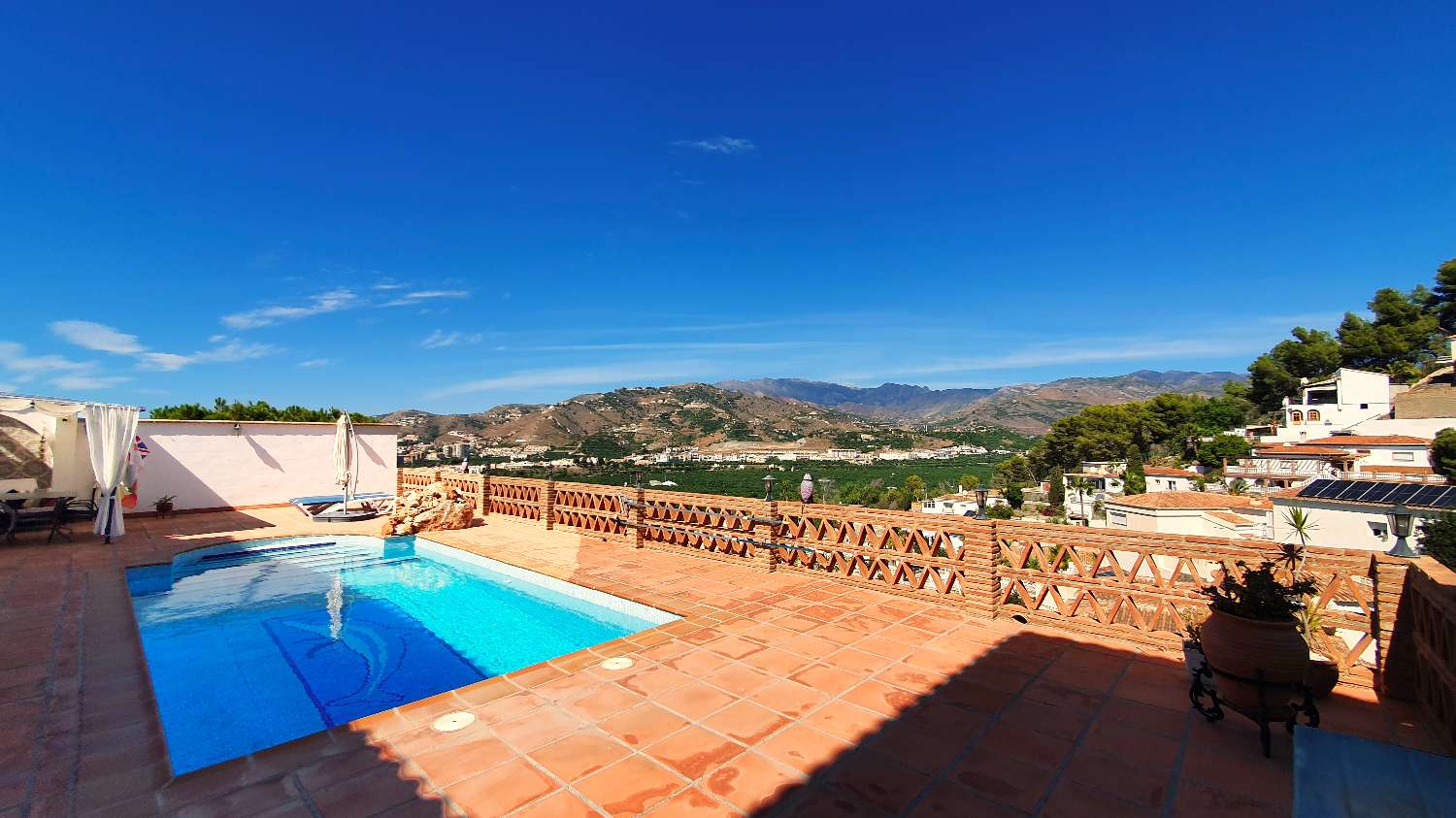 Excellent villa for sale in Almuñecar - Urbanizacion El Capricho.