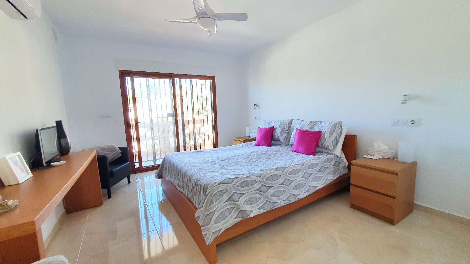 Excelente villa en venta en Almuñecar - Urbanizacion El Capricho.