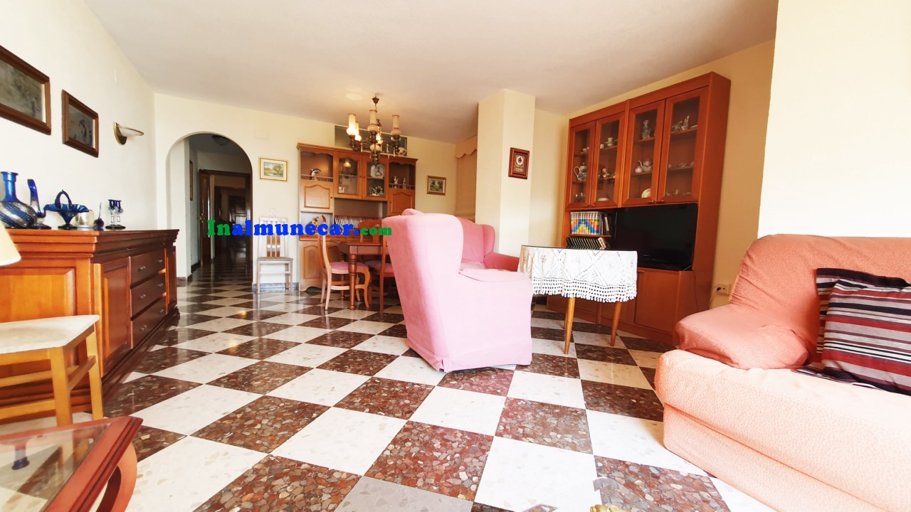 Central apartment for sale in Almuñecar very close to the beach