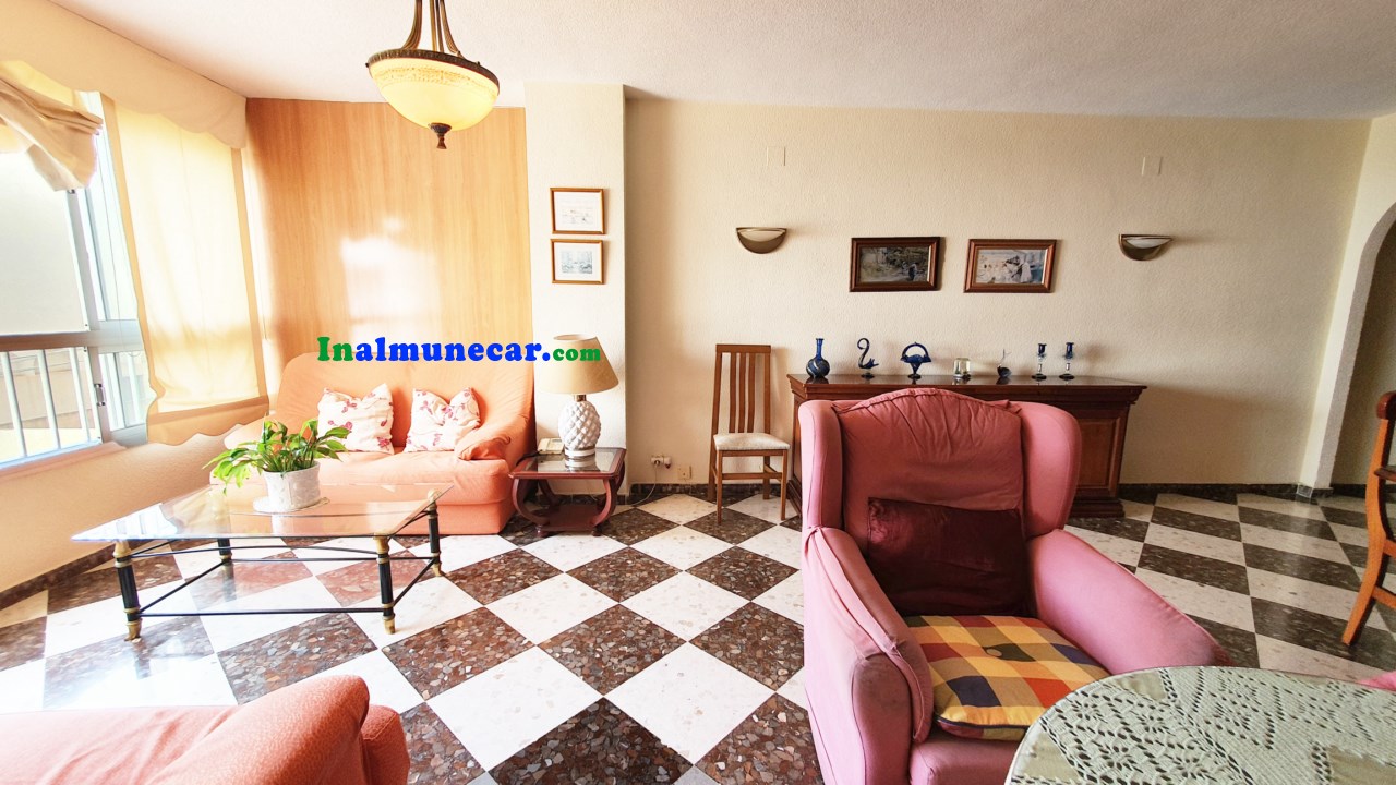 Central apartment for sale in Almuñecar very close to the beach