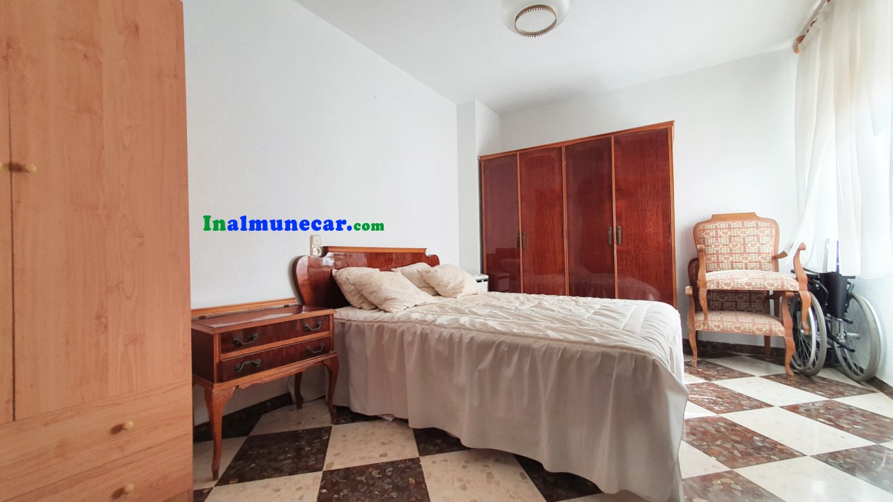 Central apartment for sale in Almuñecar very close to the beach