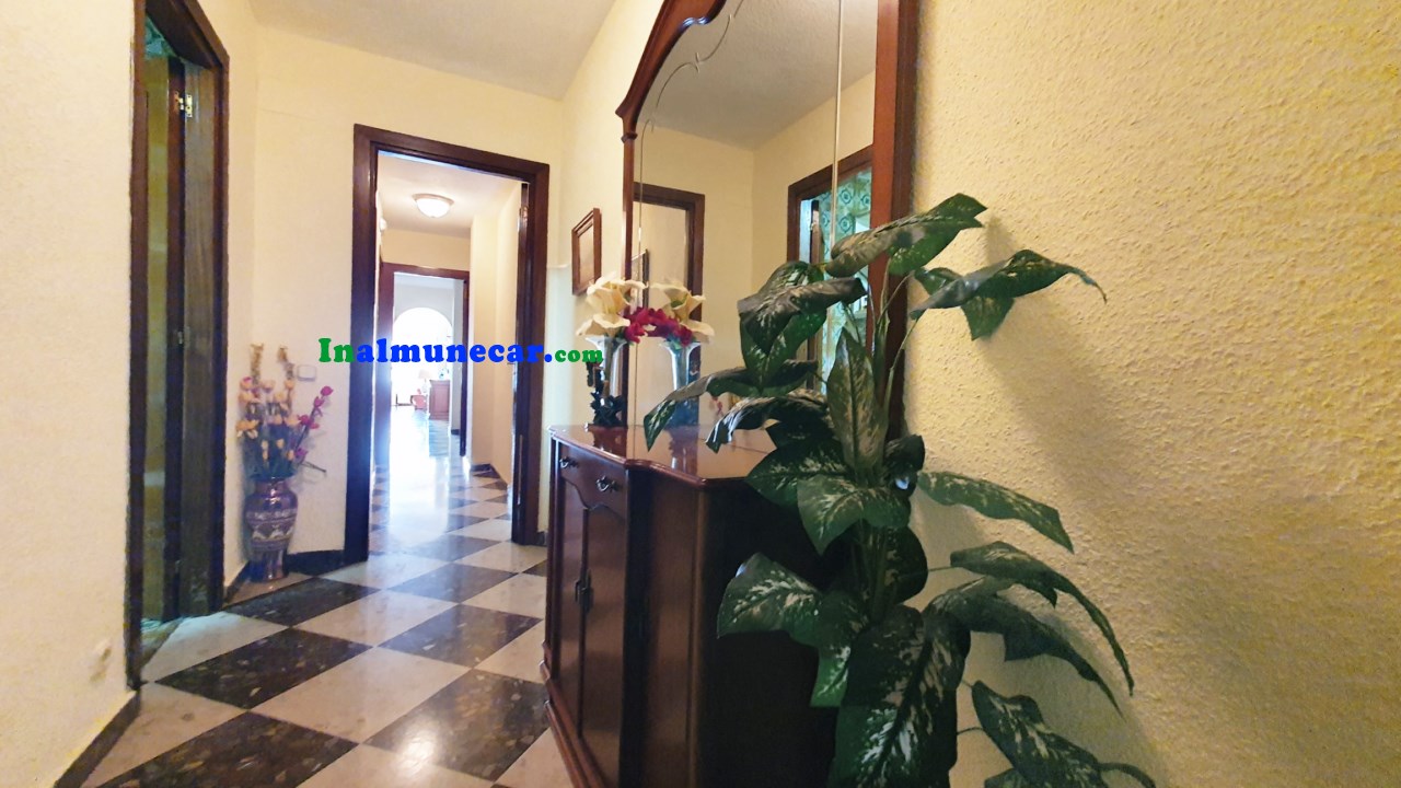 Central apartment for sale in Almuñecar very close to the beach