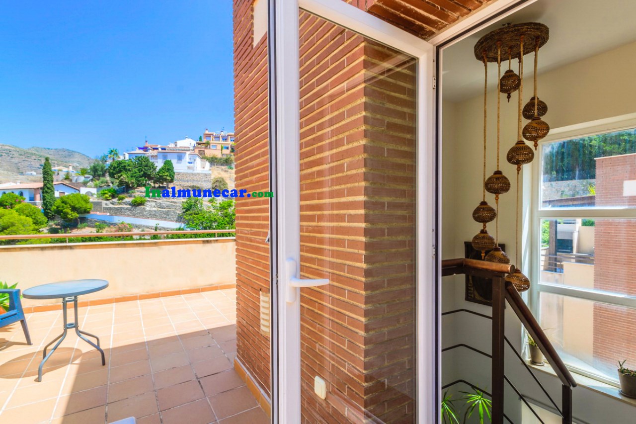 Se vende en Almuñécar moderna casa adosada en Residencial Cielos de Cotobro