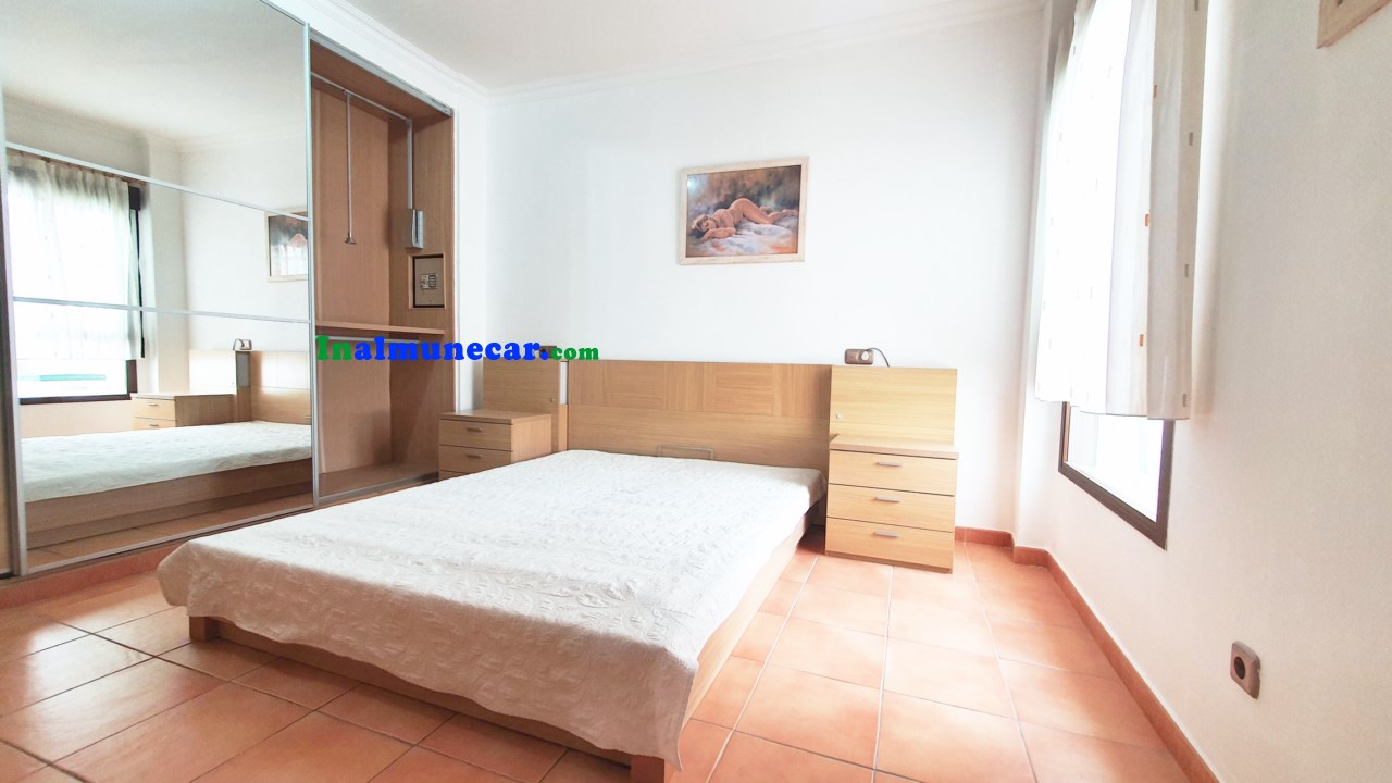 Apartamento en venta en Almuñécar, con piscina comunitaria, plaza de garaje y una gran terraza