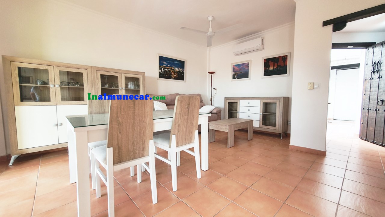 Apartamento en venta en Almuñécar, con piscina comunitaria, plaza de garaje y una gran terraza