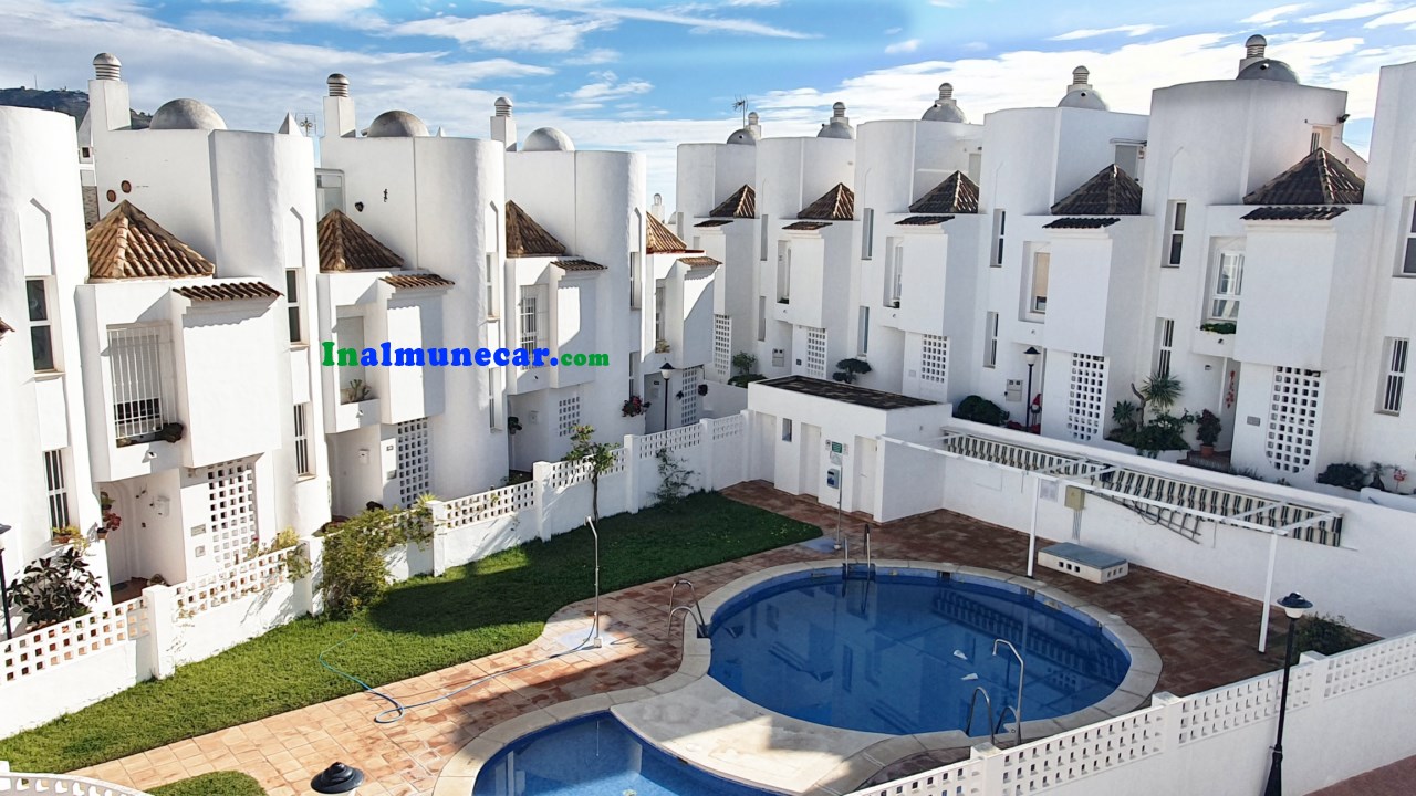 Fantastic townhouse for sale in Almuñecar, Velilla beach