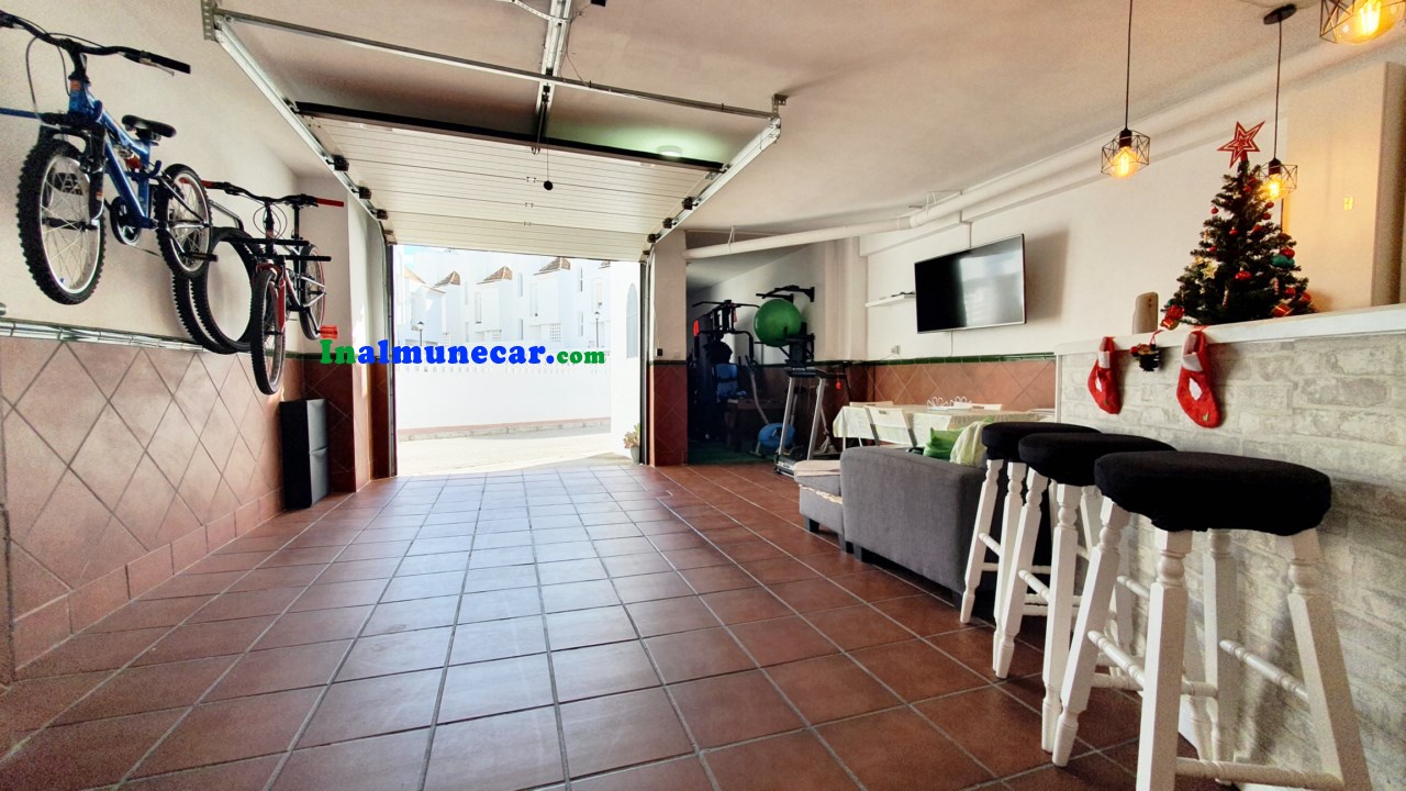 Fantastic townhouse for sale in Almuñecar, Velilla beach