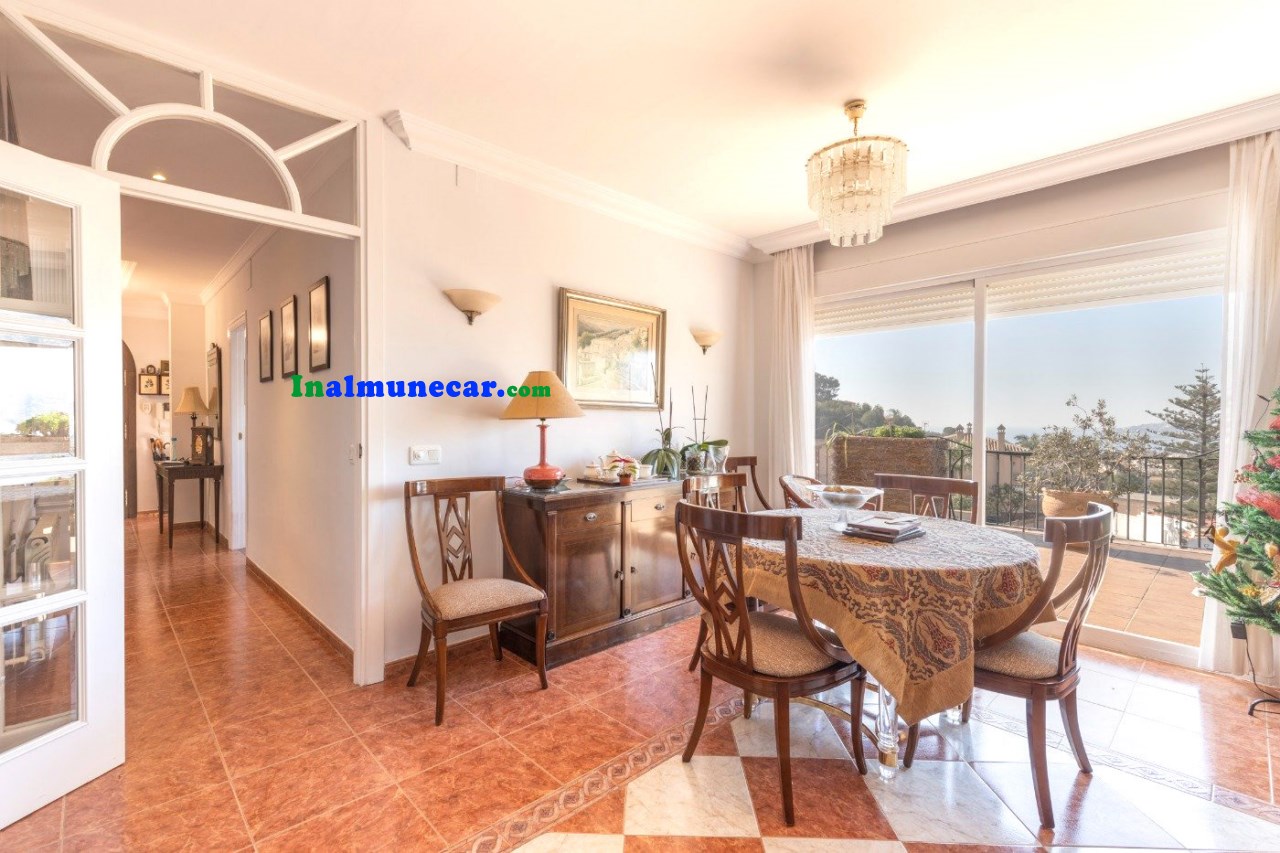 Villa for sale in the prestigious urbanization of Los Pinos in Almuñecar, Costa Tropical