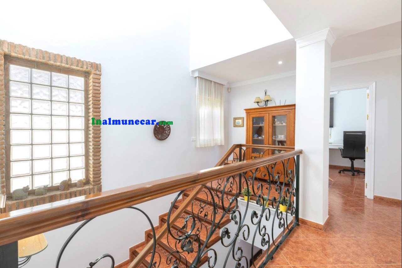 Villa for sale in the prestigious urbanization of Los Pinos in Almuñecar, Costa Tropical