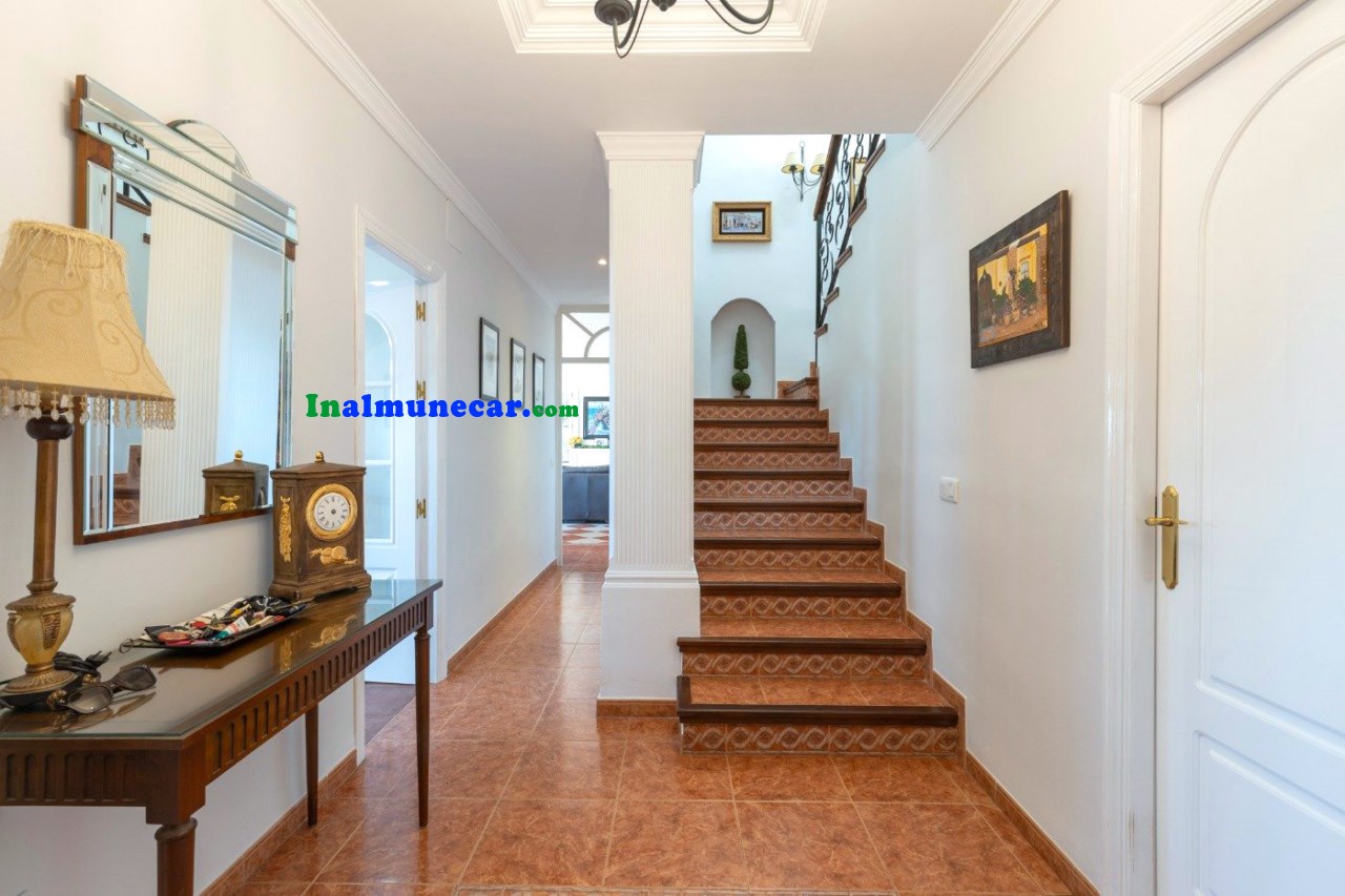 Villa for sale in the prestigious urbanization of Los Pinos in Almuñecar, Costa Tropical