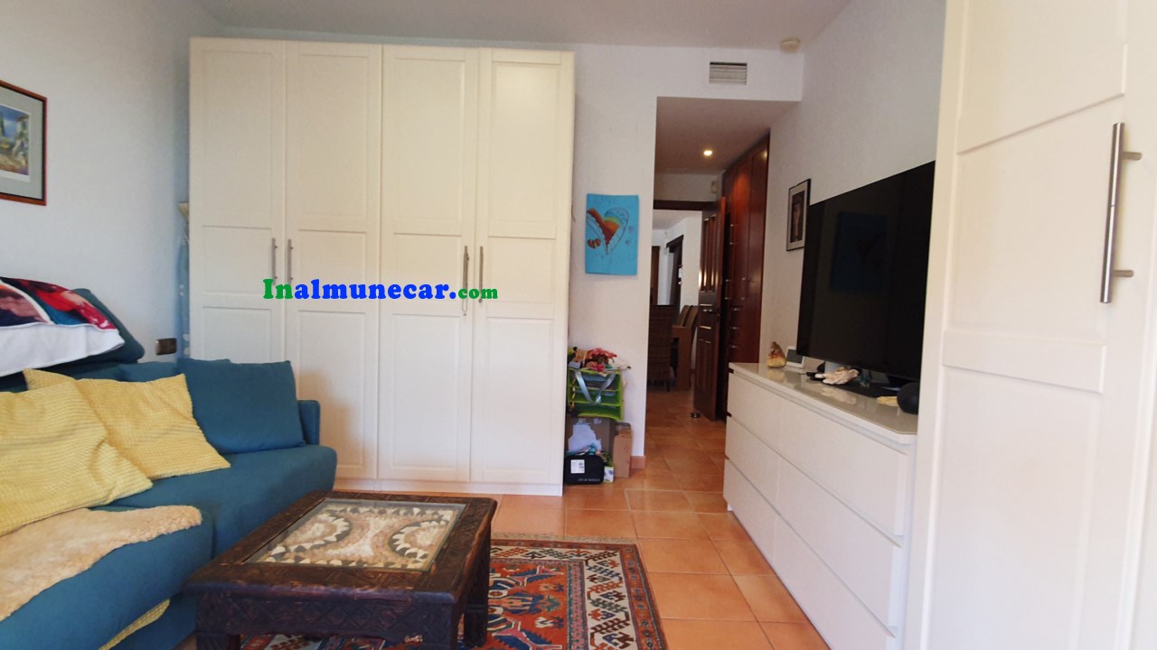 Apartamento en venta en Almuñécar, con piscina comunitaria, plaza de garaje y una increíble terraza