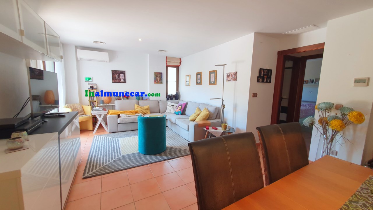 Apartamento en venta en Almuñécar, con piscina comunitaria, plaza de garaje y una increíble terraza